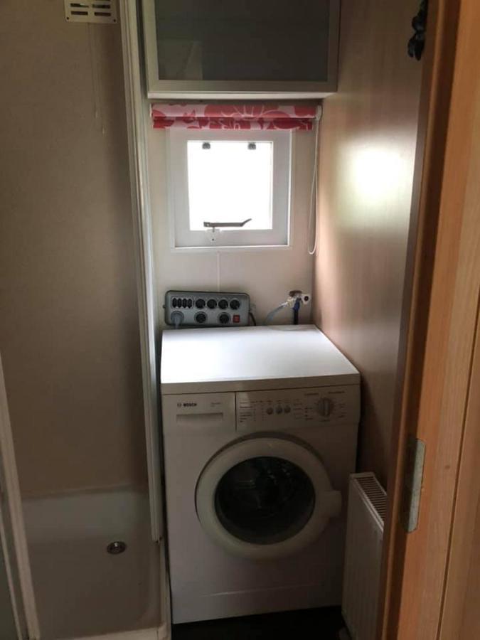 Chalet 4-5 Pers In Epe F16 Van Alle Gemakken Voorzien Max Aantal Volwassenen Is 4 ภายนอก รูปภาพ